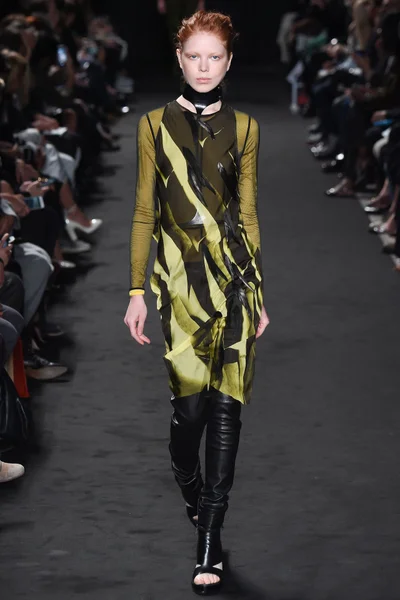 Look 15